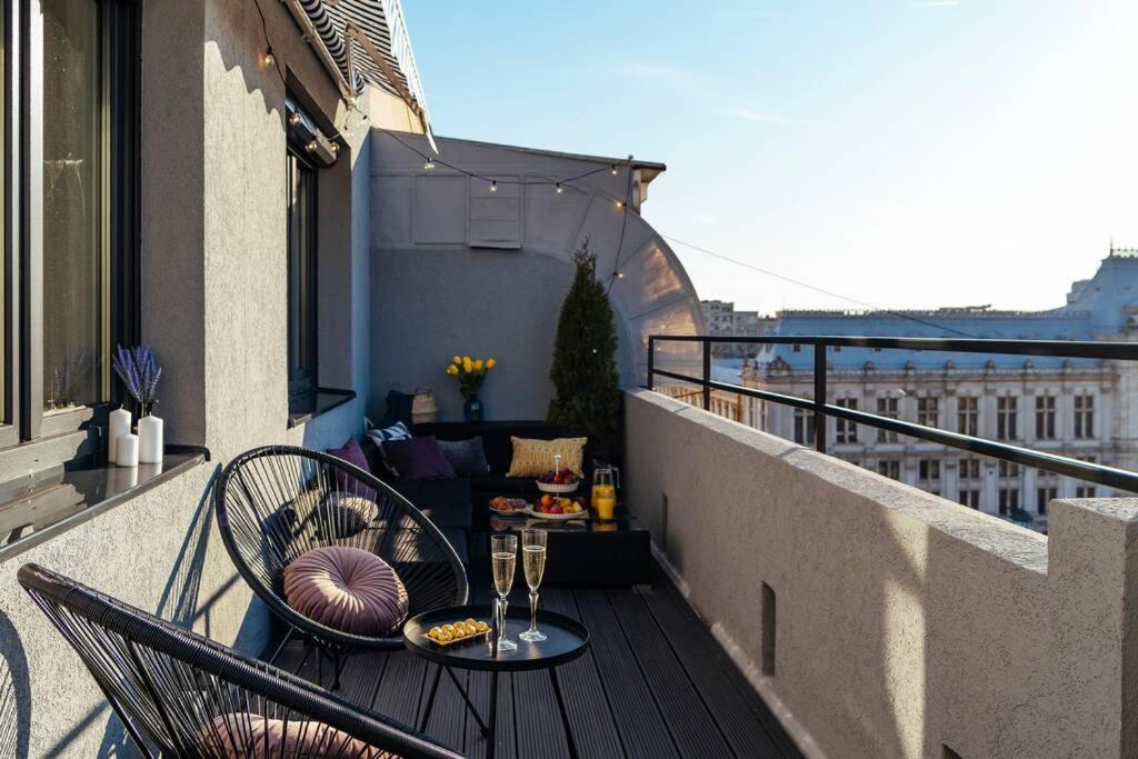 Appartamento Sunset Terrace In The Old Town Bucarest Esterno foto