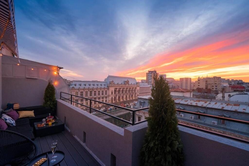 Appartamento Sunset Terrace In The Old Town Bucarest Esterno foto